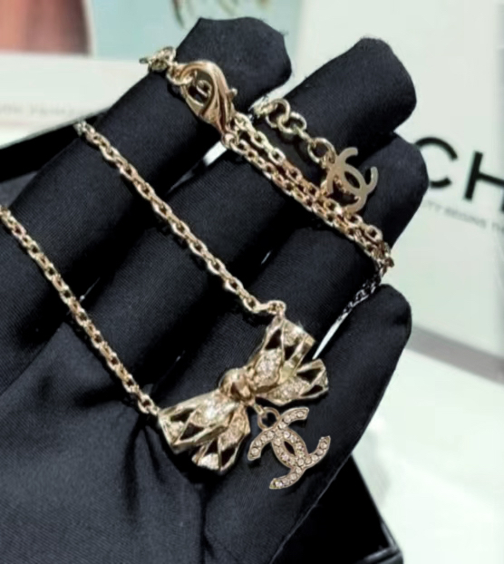 CHAN 24 Lace Bow Necklace