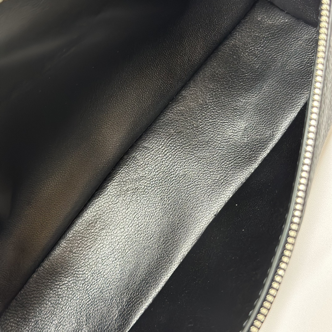 Loro Piana Extra poet L19 Clutch FAI8393
