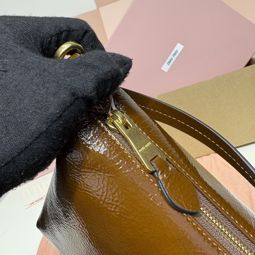 Miu Miu waxed patent leather bag 5NE841