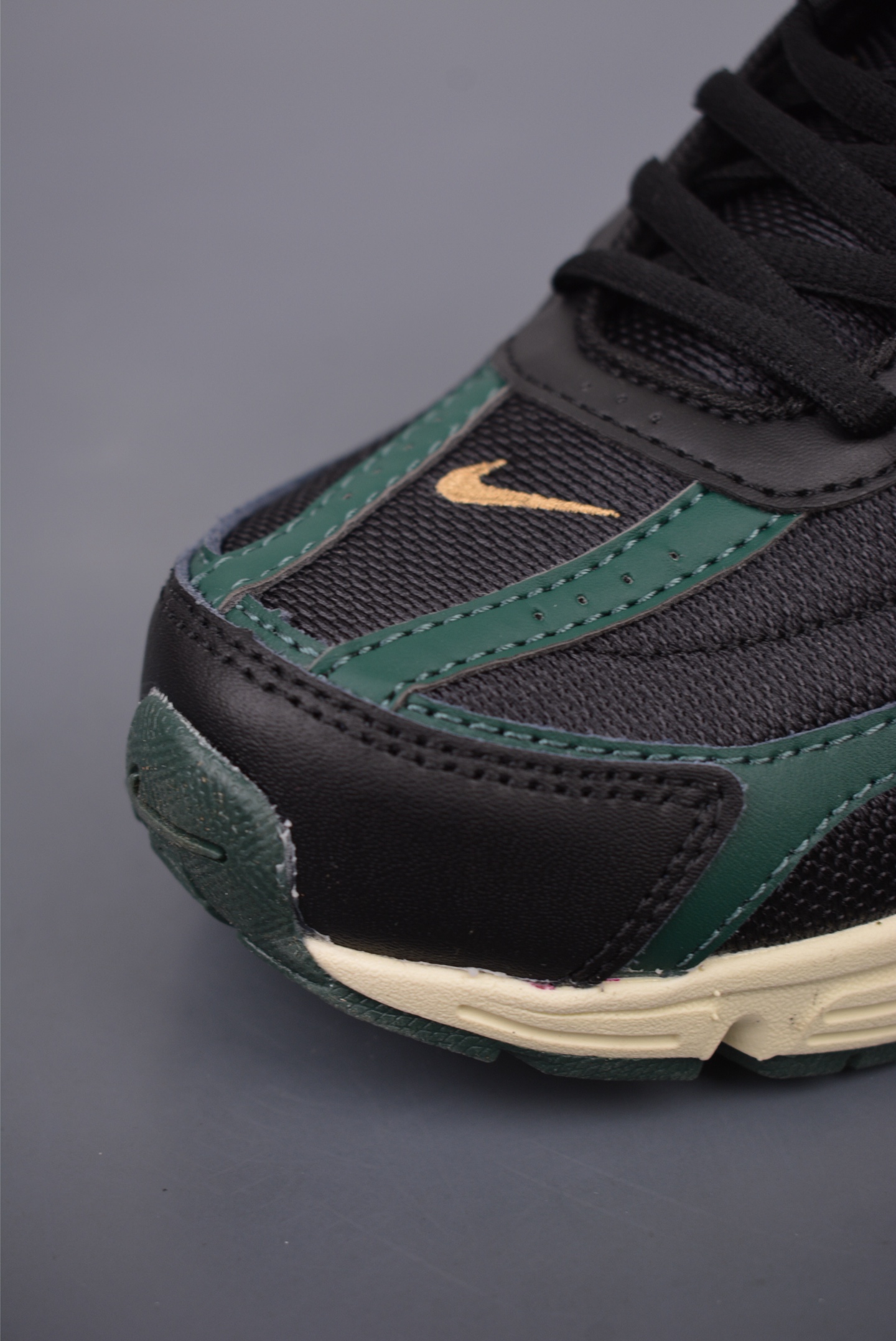 Nike Initiator Running black, green and yellow HQ3611-010