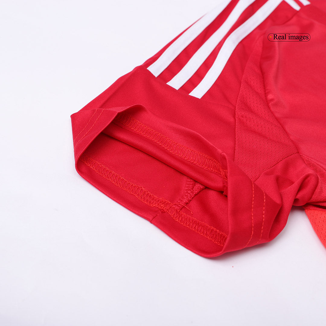 Manchester United home football shirt 2024/25