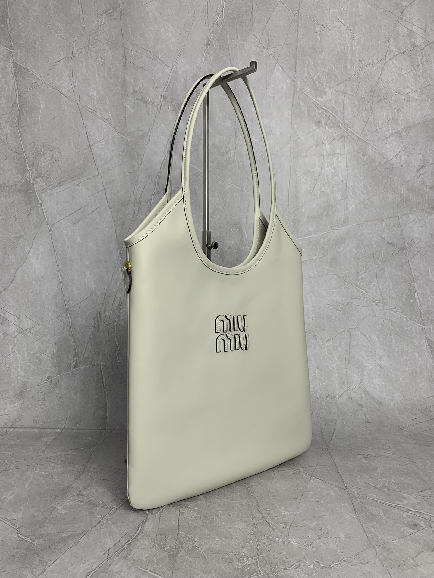 Miu Miu hobo tote 5BG231