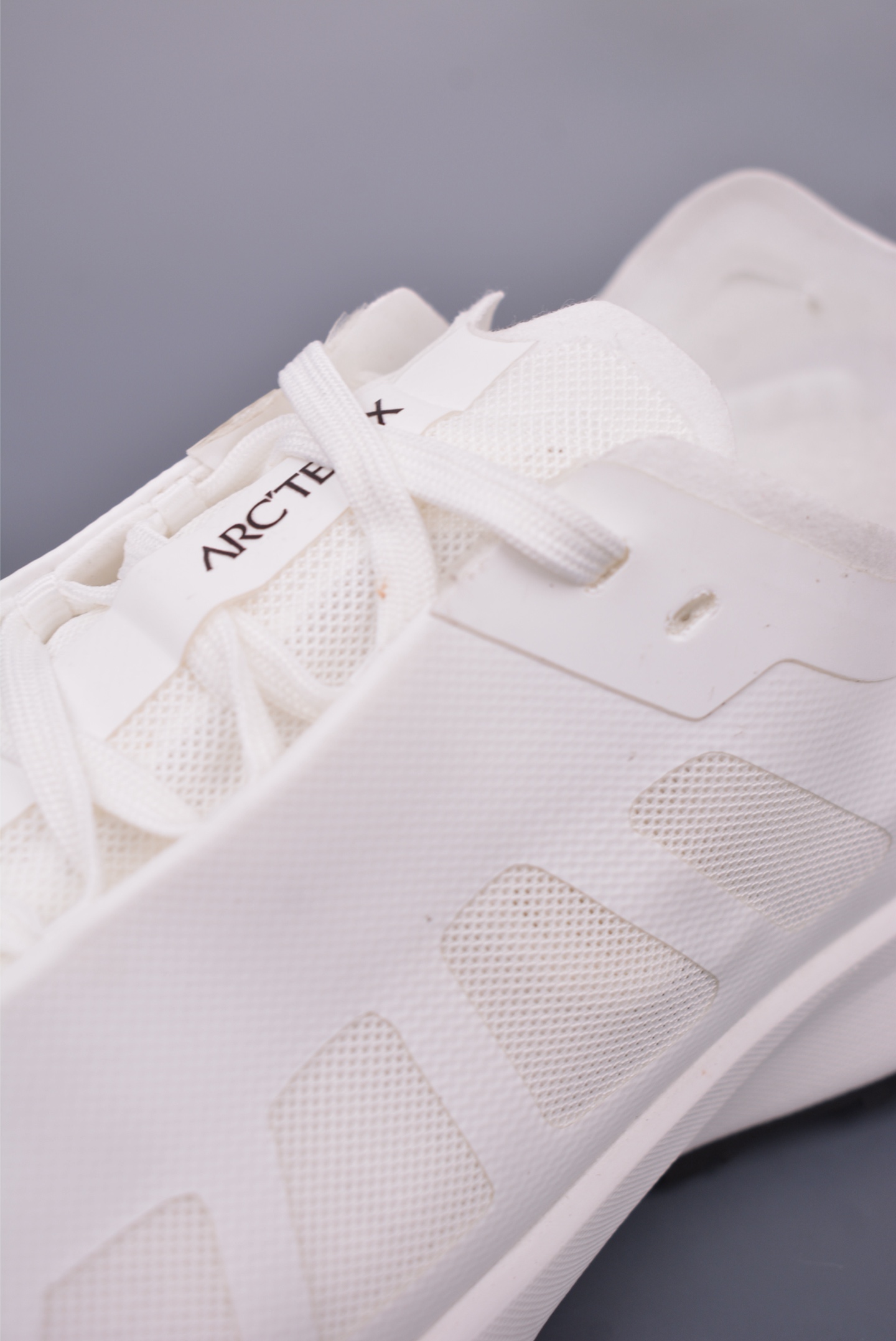 Arc'teryx KONSEAL LT W White 077218