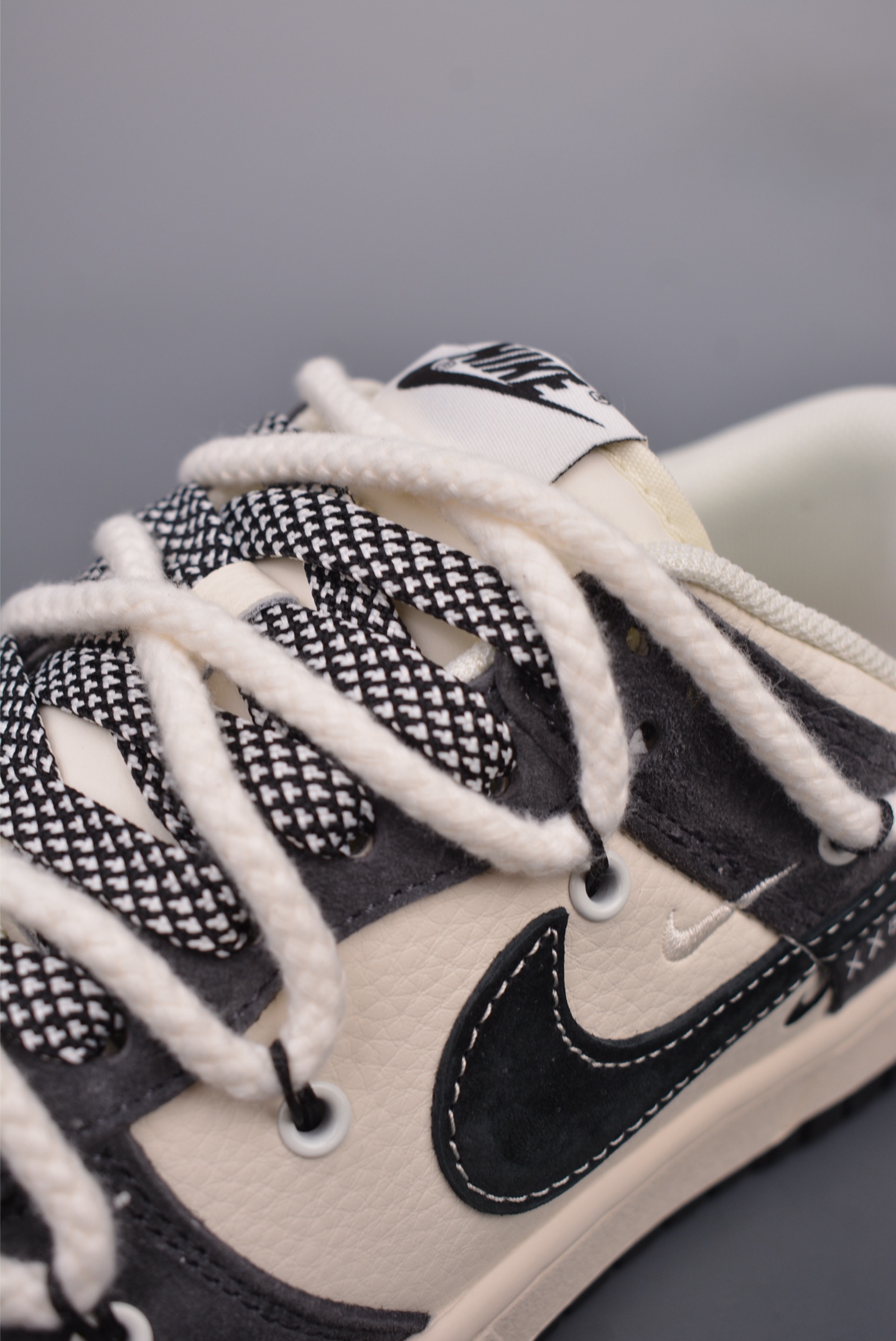 Kaws x Nike SB Dunk Low Retro Shoes Off-White Dark Grey YX5066-246