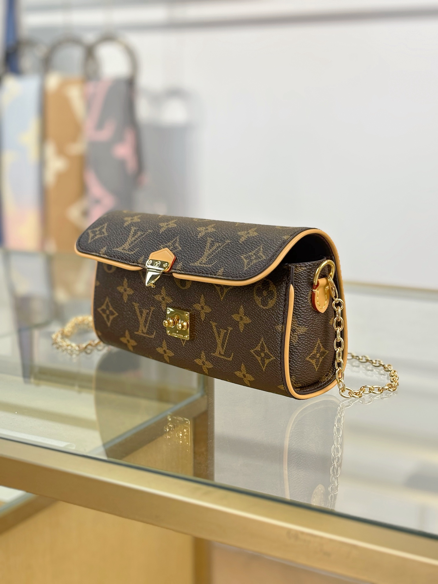 Louis Vuitton POCHETTE CAMILLE Handbag M13566