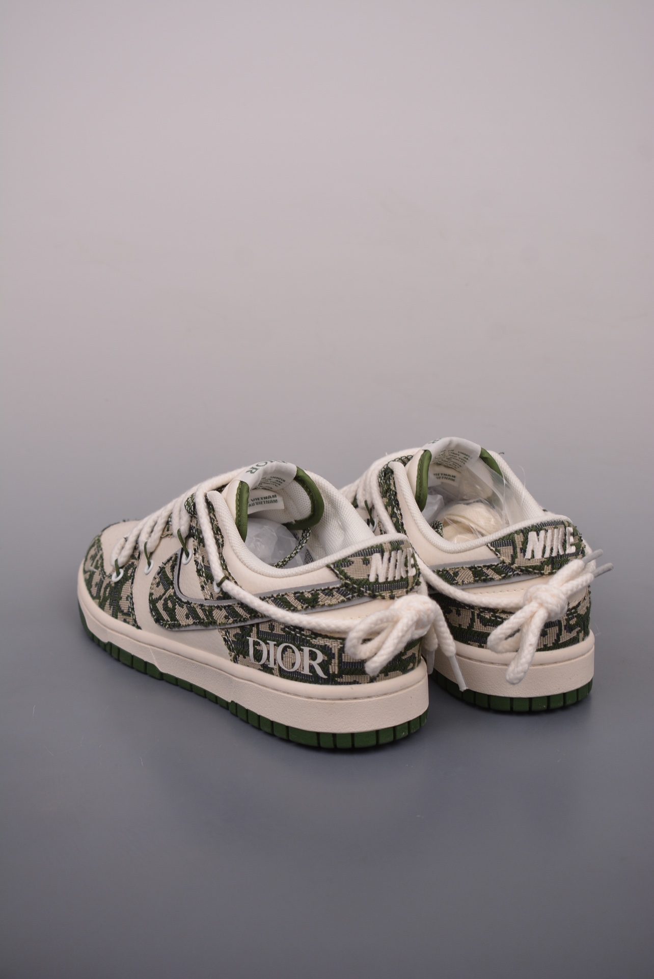 Dior x Nike SB Dunk Low Lot Dior Off-White Military Green SJ2068-309