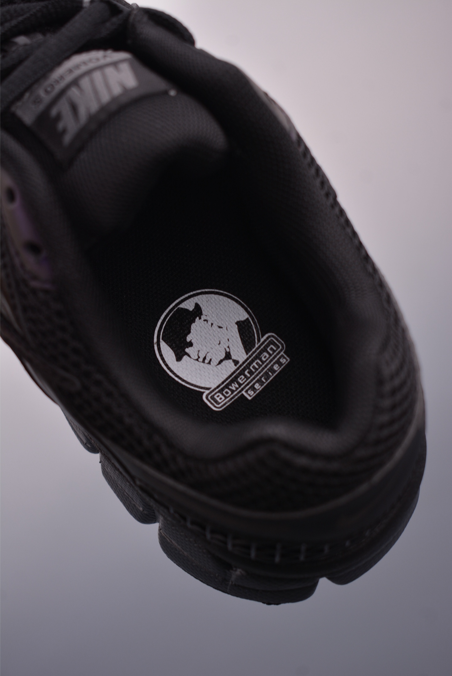 NIKE ZOOM Vomero 5 SP 