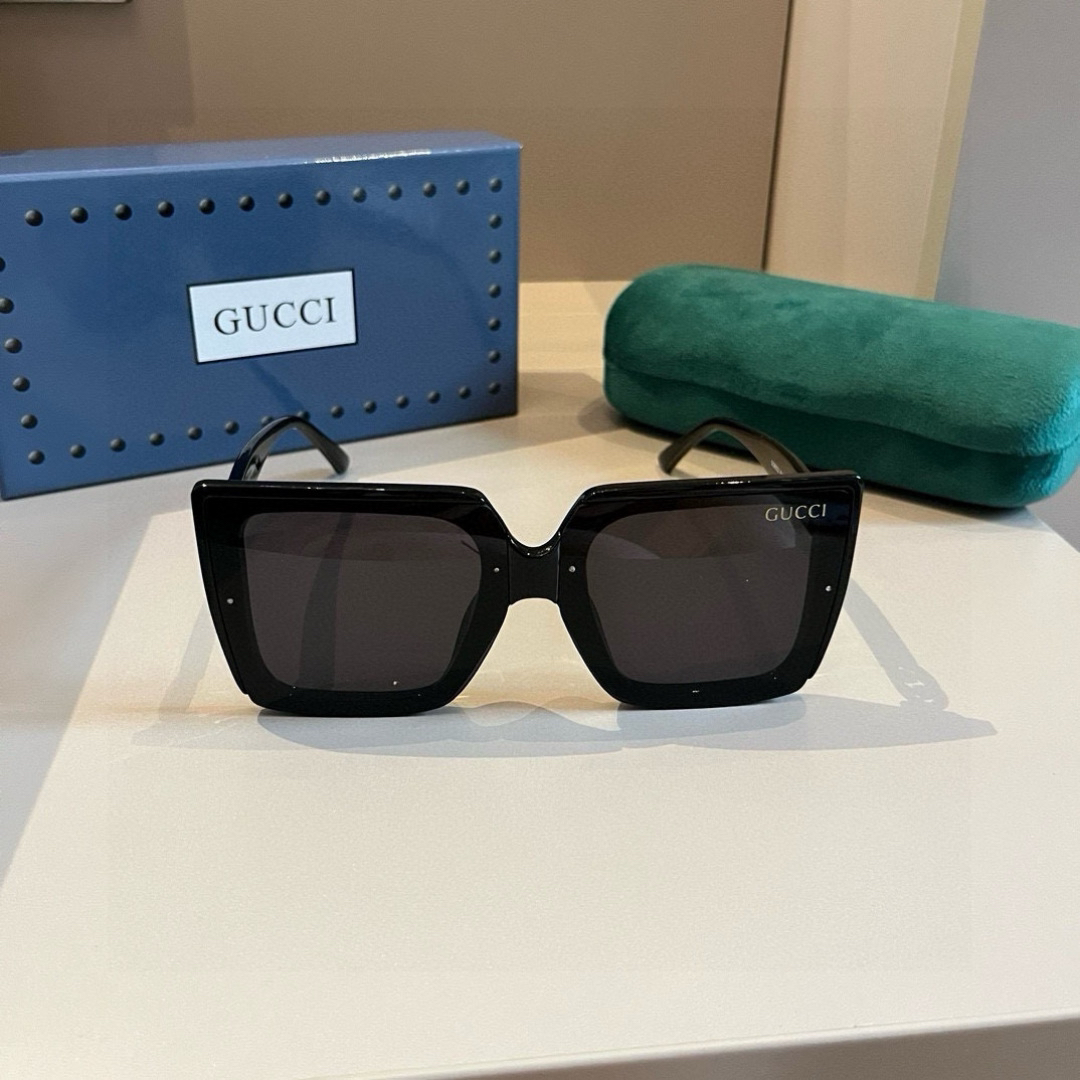 Gucci Round Frame Sunglasses