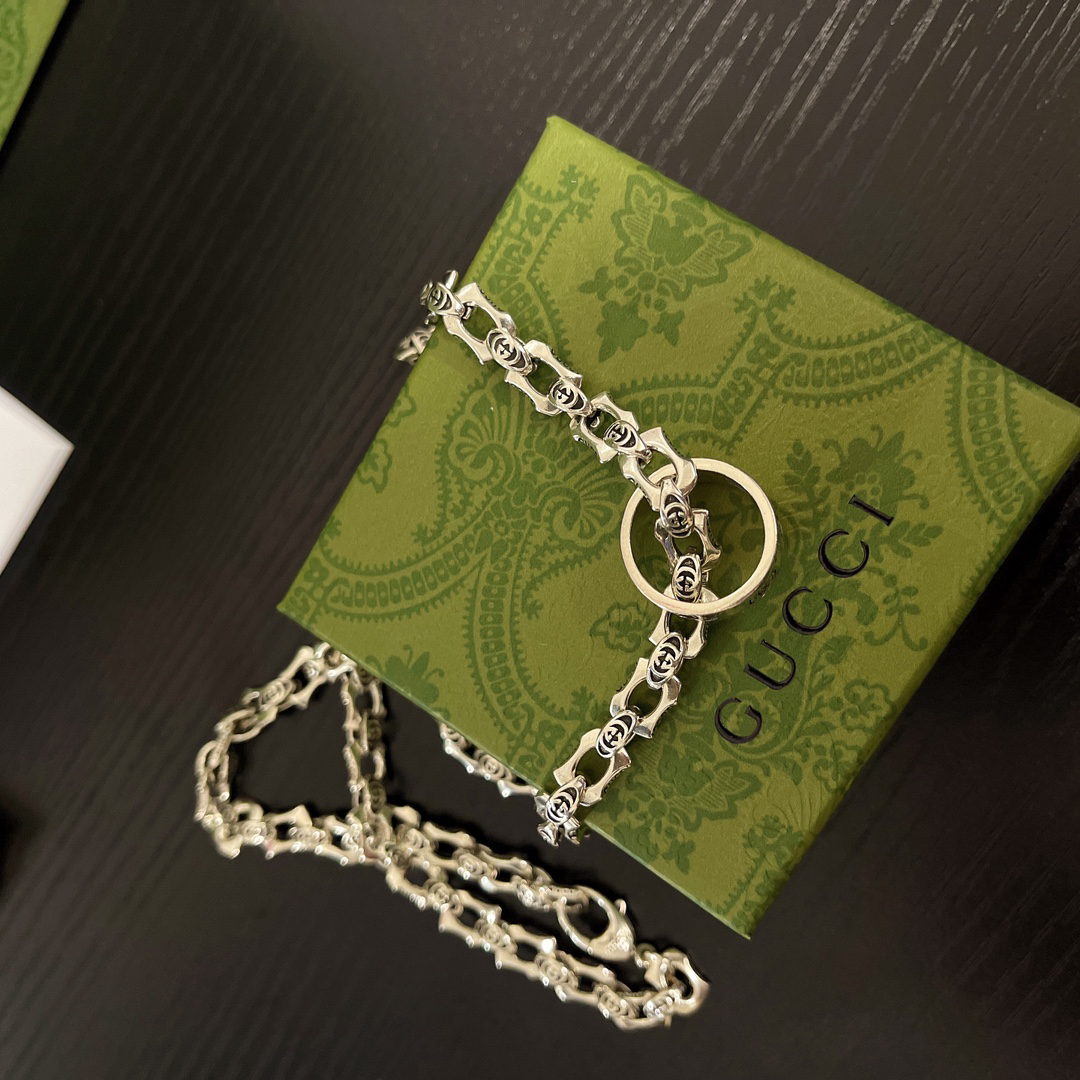 Gucci GG Ring Vintage Necklace
