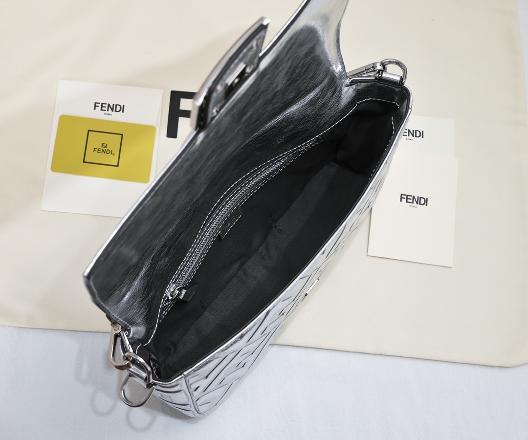 FENDI Baguette Handbag 6608