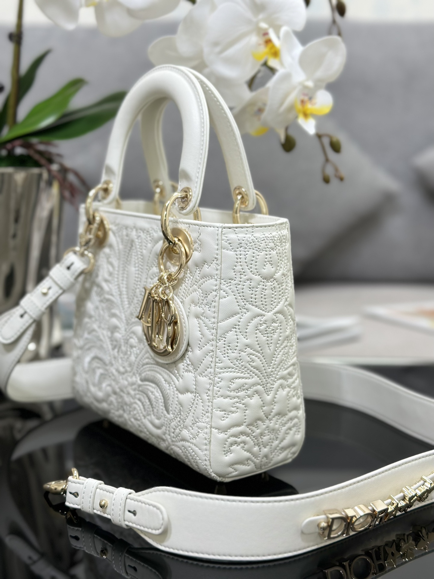 Dior Lady four-grid embossed white Lady Dior bag M0538