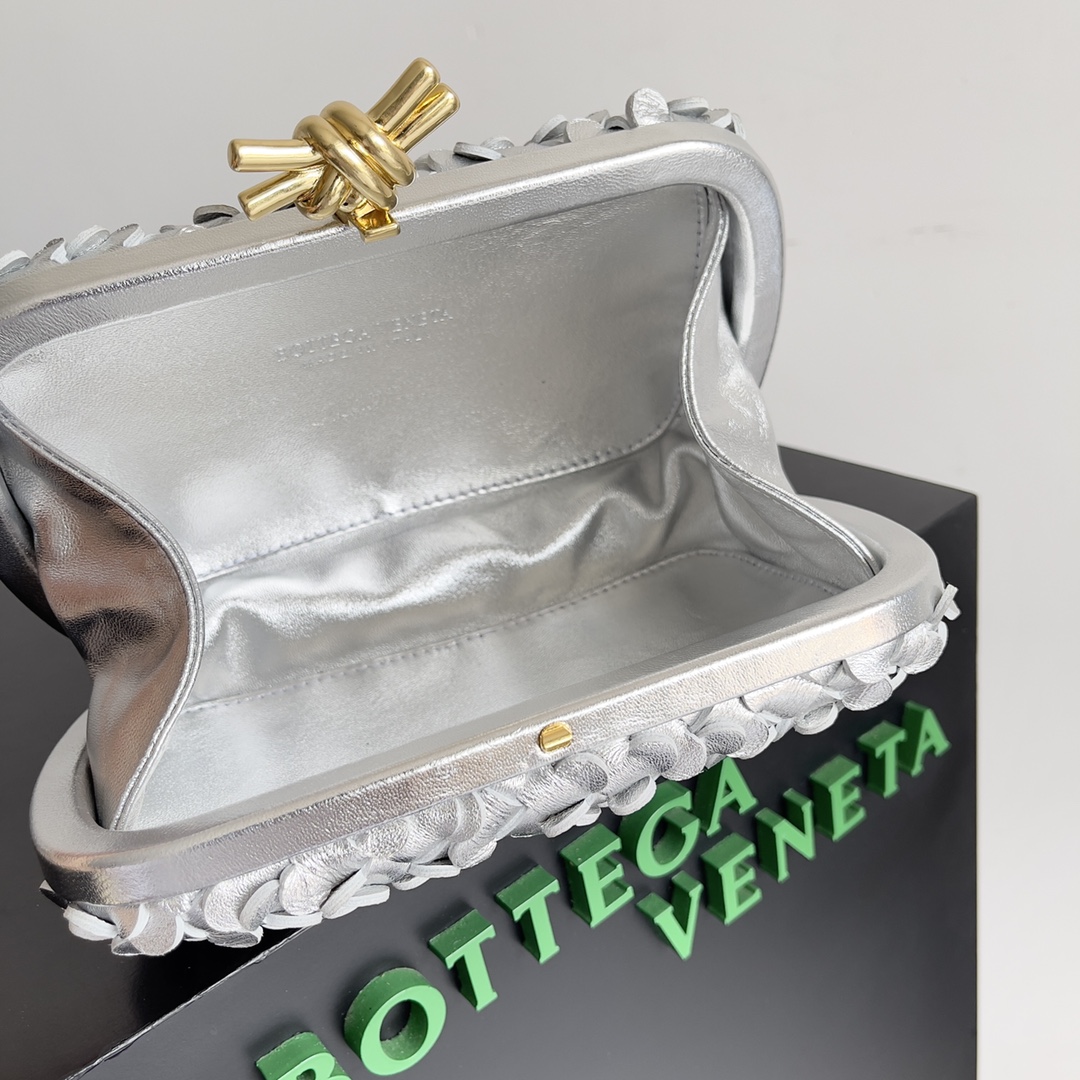 Bottega Veneta 24 Spring Fashion Petal Braided Evening Bag 717622