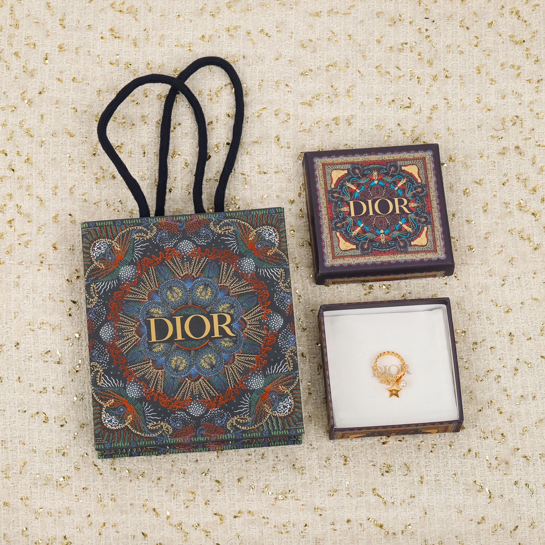 Dior CD four-leaf clover diamond ring