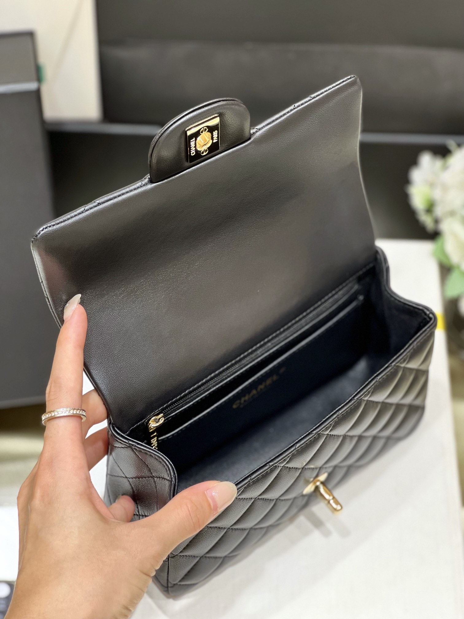 Chanel 22b autumn and winter new preview series cf mini handle AS2431
