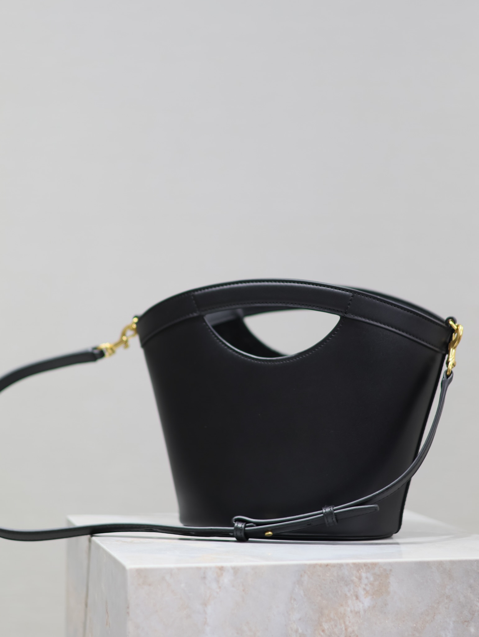 Yves Saint Laurent tote fan-shaped basket bag 791069