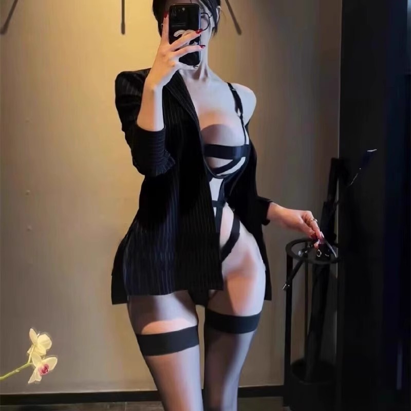 Sexy lingerie, cross-over secretary uniform, hot girl, outdoor hollow-out bodysuit, no need to take off, flirting, SM bondage.