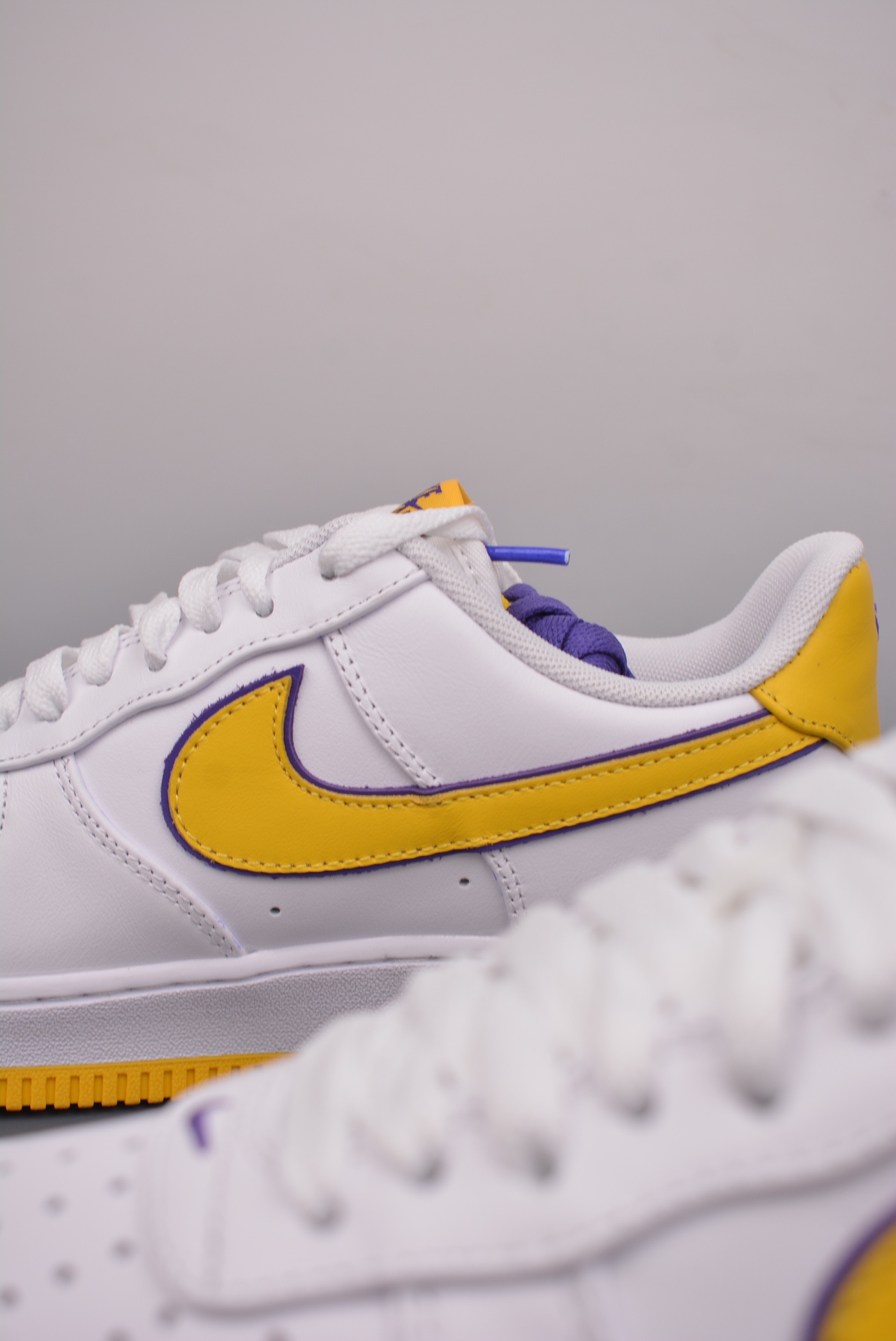Kobe Bryant x Nike Air Force 1'07 LowWhiteVarsity Maize FZ1151-100