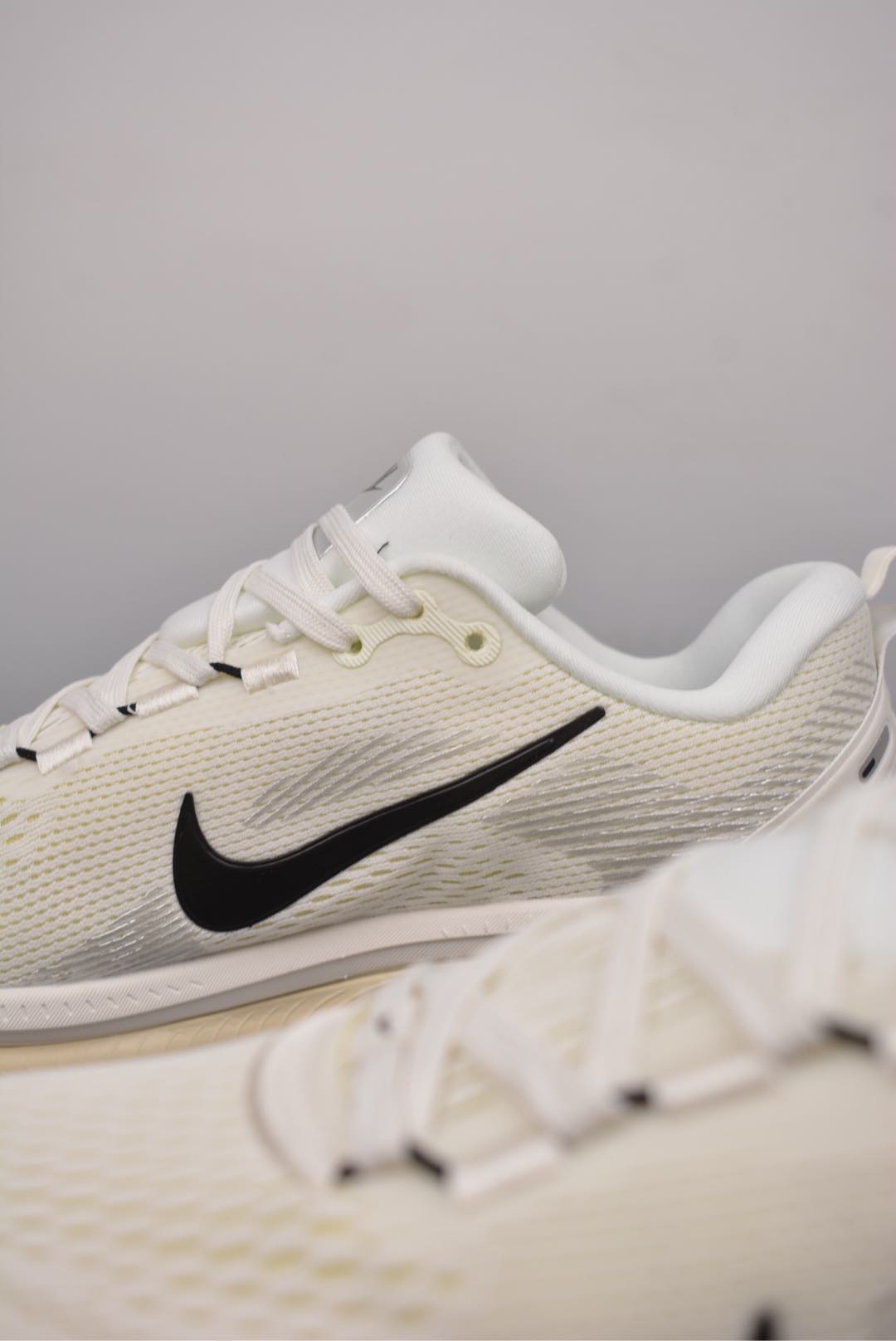 Nike Vomero 18 ZoomX Beige Black HM6804-101