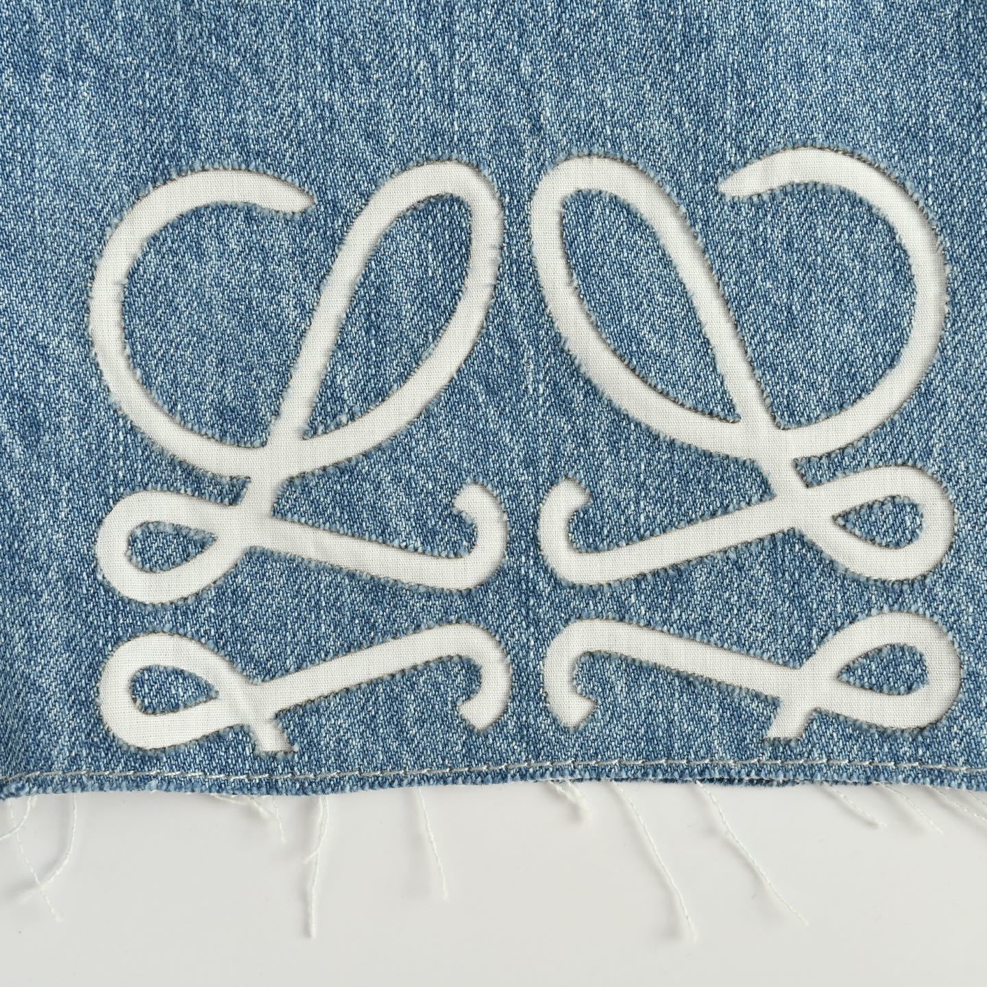 Loewe 25ss Anagram half-embroidered denim short-sleeved shirt