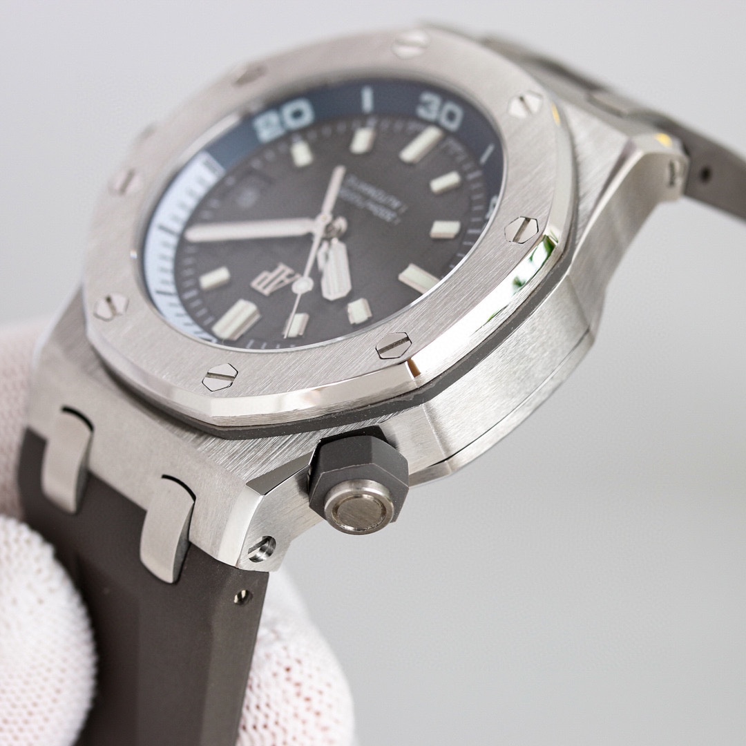 Audemars Piguet Royal Oak Offshore Series 15720ST.OO.A009CA.01