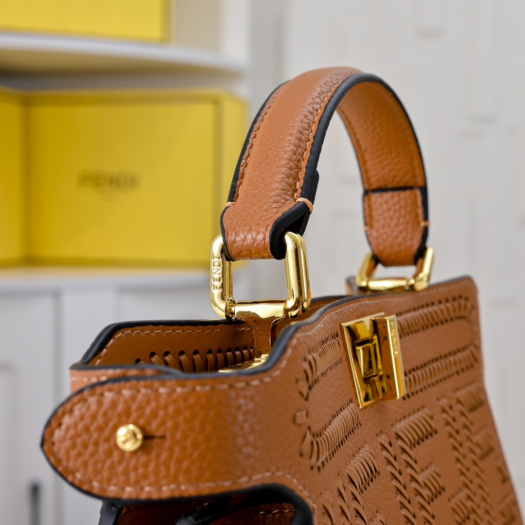 FENDI ekaboo iseeu small bag 3372