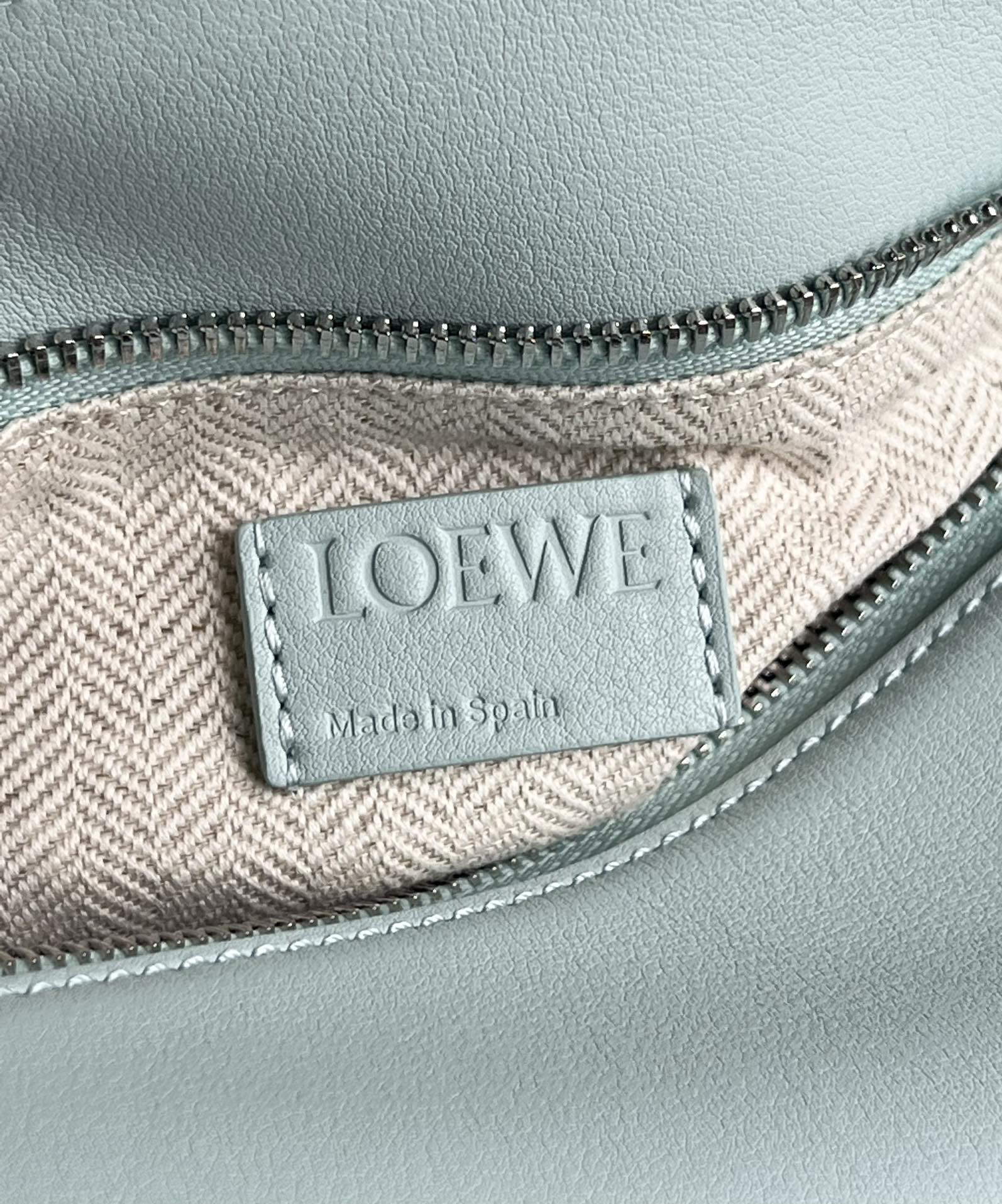 Loewe suede colorblocked zzle bag 0681
