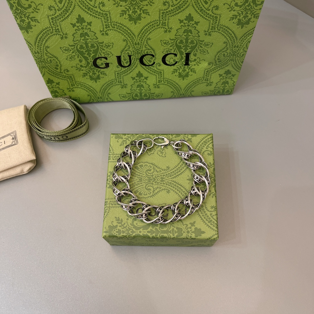 Gucci twist chain bracelet