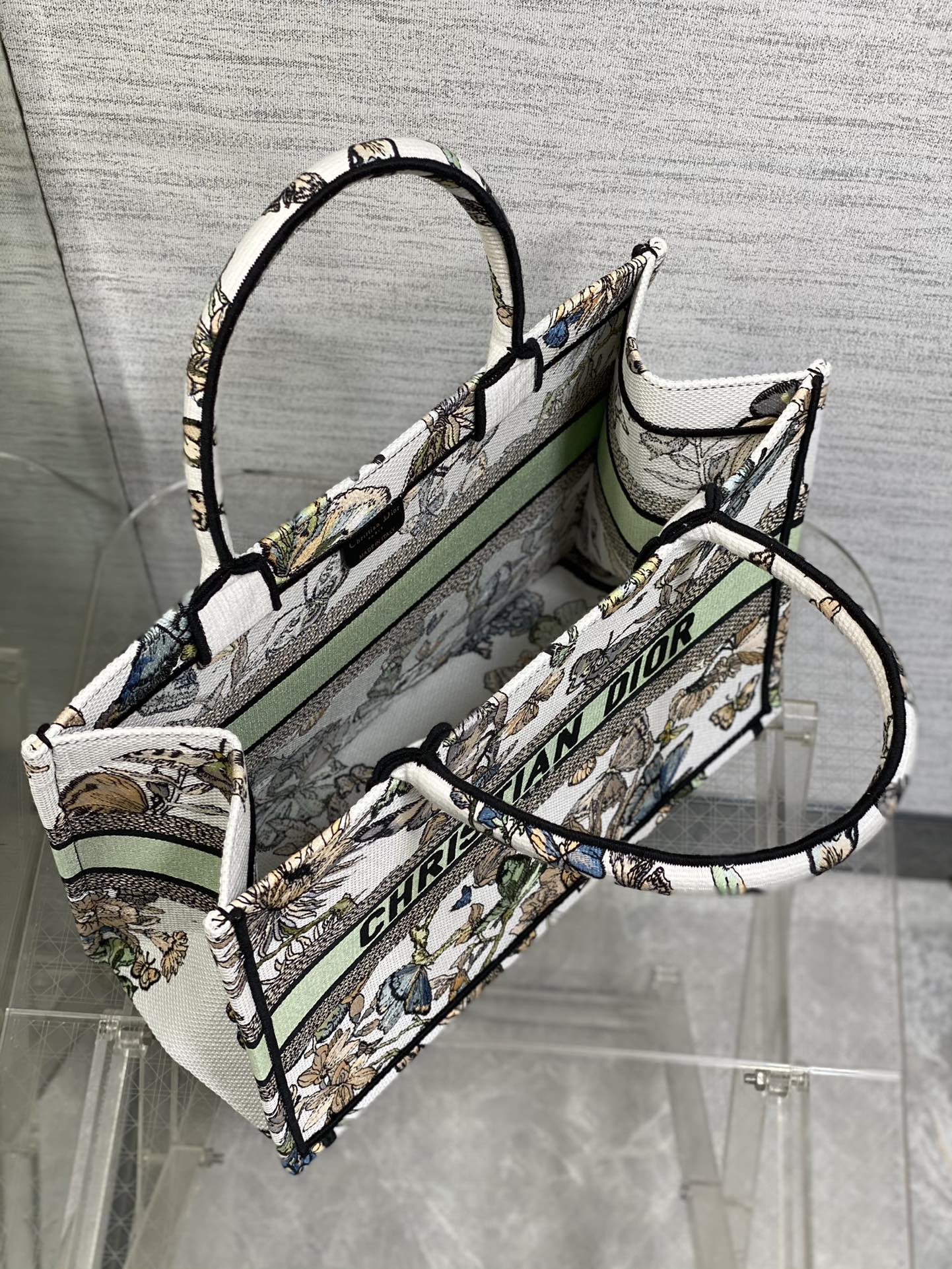 Dior embroidered tote bag medium