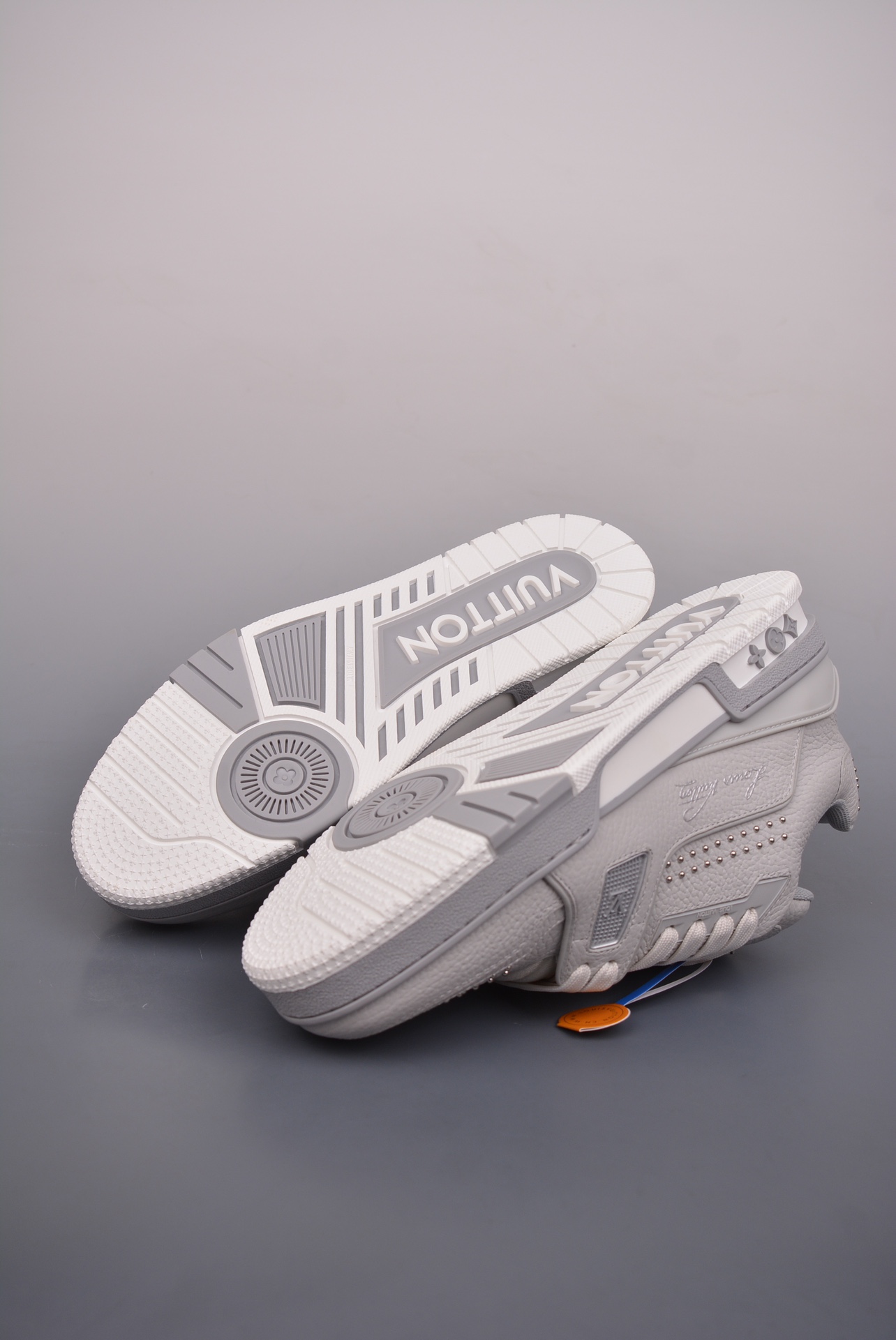 2021s Louis Vuitton Trainer Limited Edition Rivet Gray