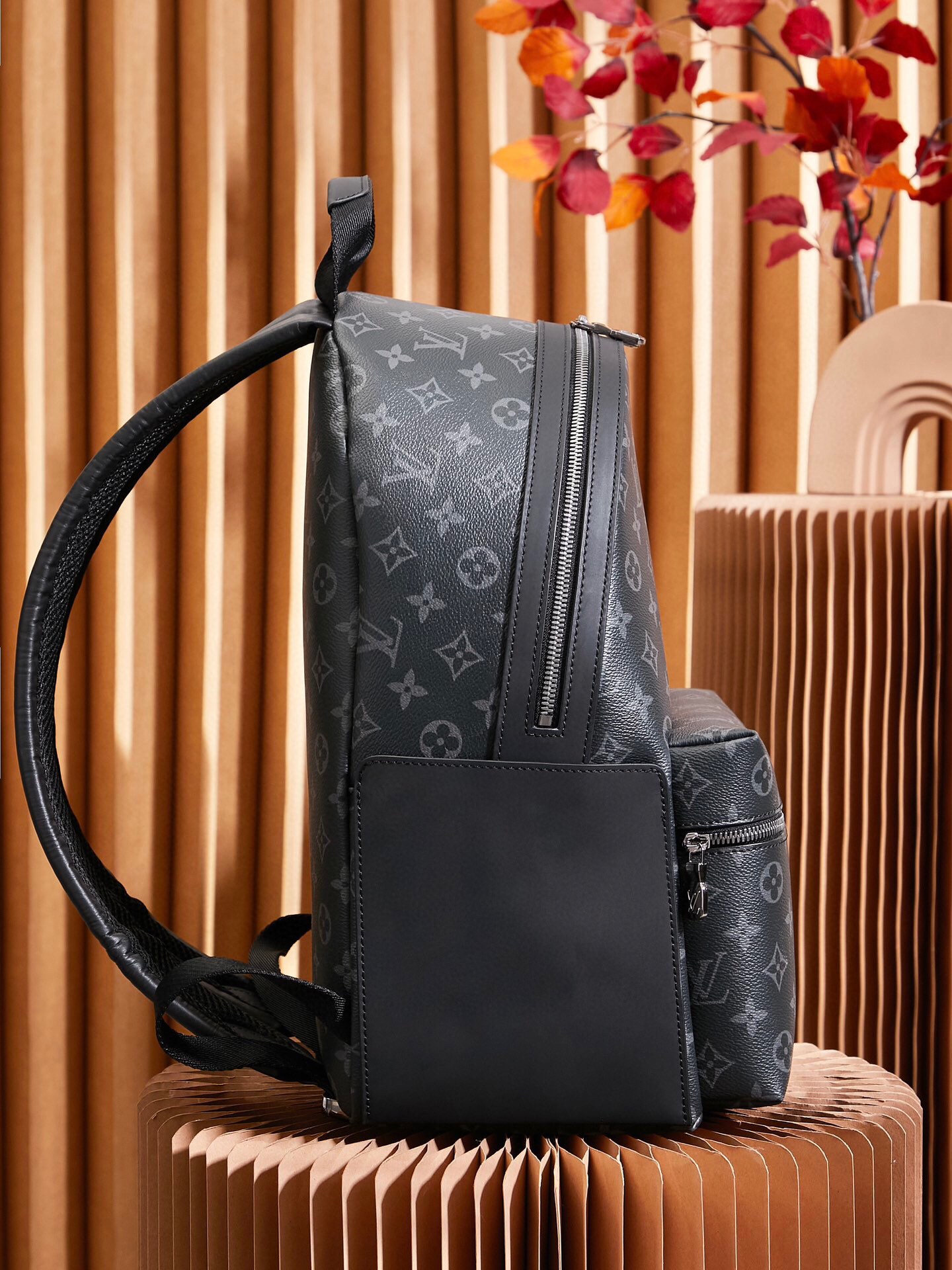 Louis Vuitton Discovery Backpack M22558