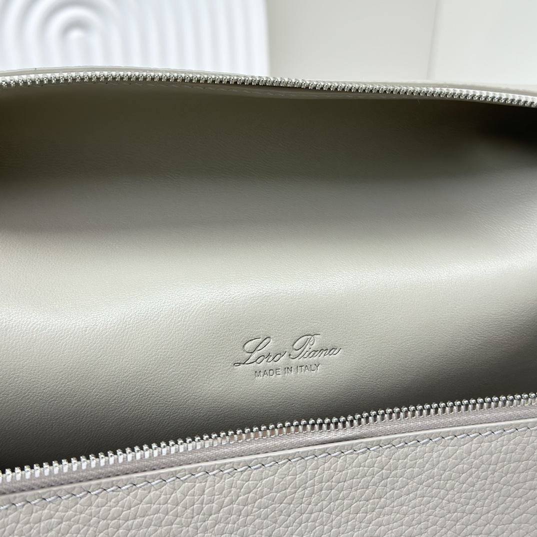 Loro Piana Extra poet L27 Clutch FAI8511