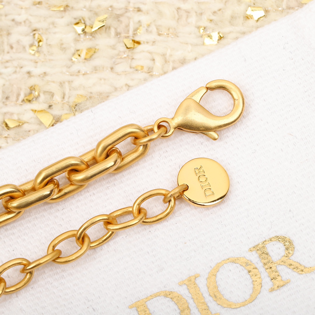 Dior hollow letter necklace