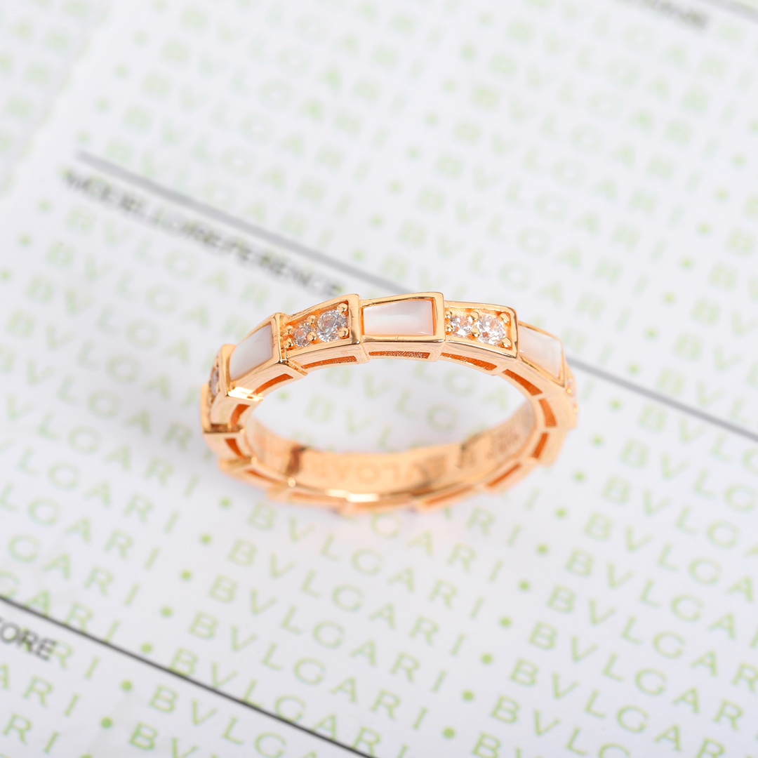 Bulgari Serpenti series mother-of-pearl diamond ring