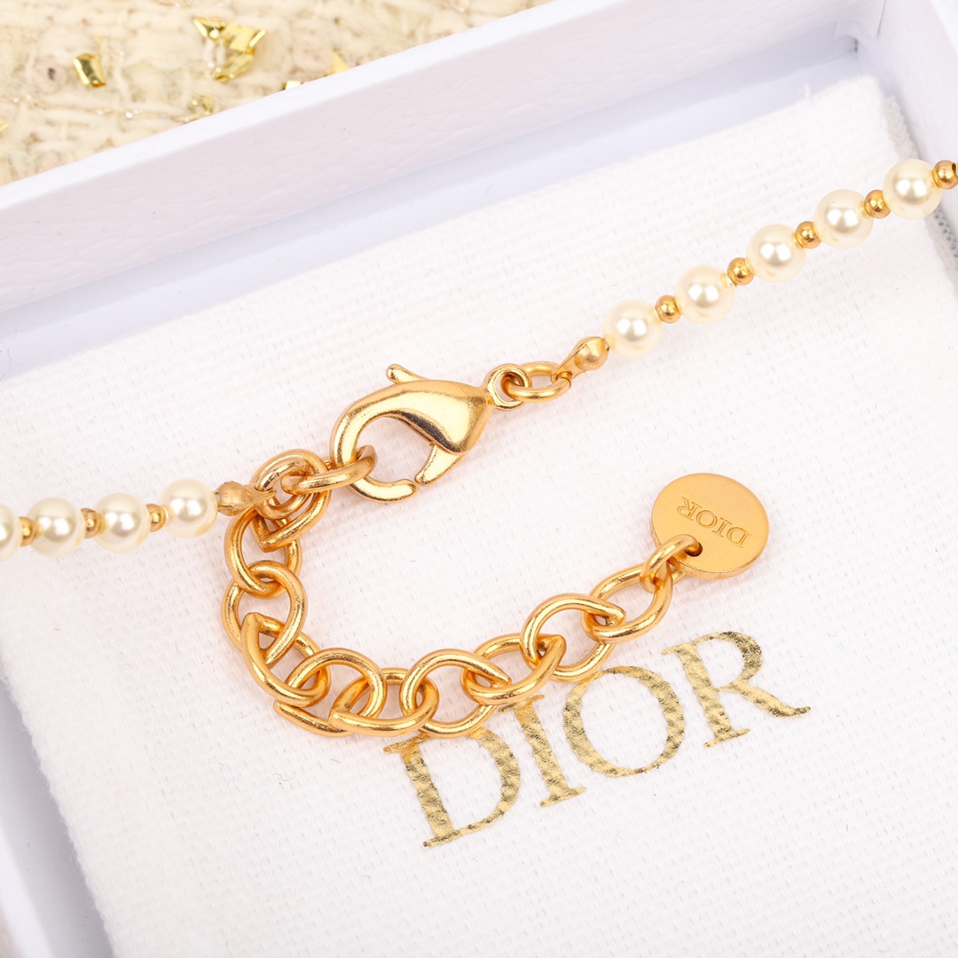 Dior alphabet bee pearl necklace