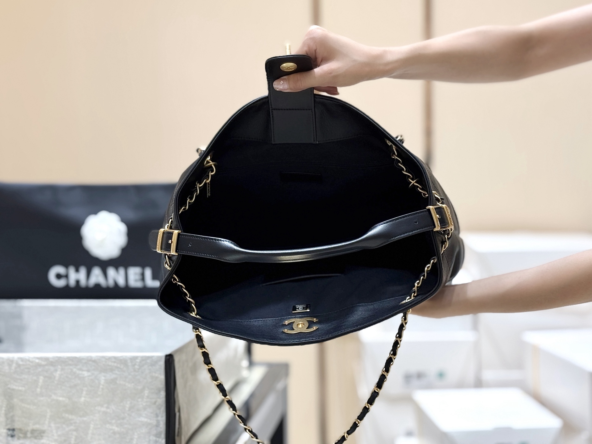 Chanel 25A High-end Handicraft Workshop Suede Colorblock Hobo AS5634 00158