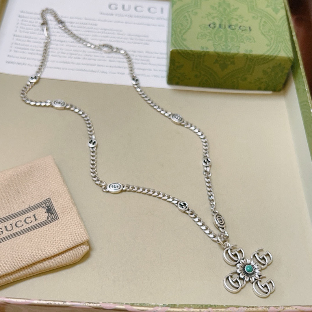 Gucci Anger Forest series cross GG chrysanthemum necklace