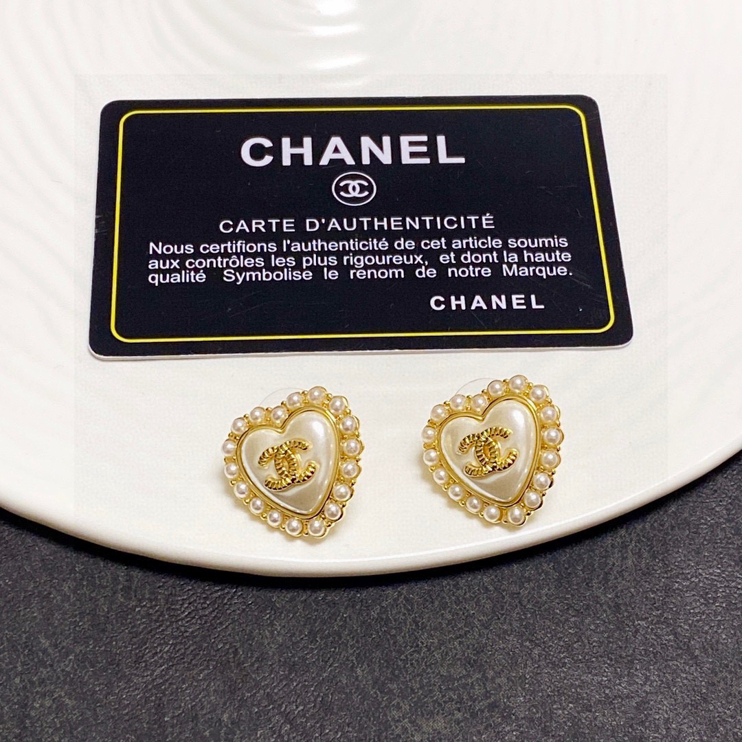 Chanel pearl inlaid heart earrings