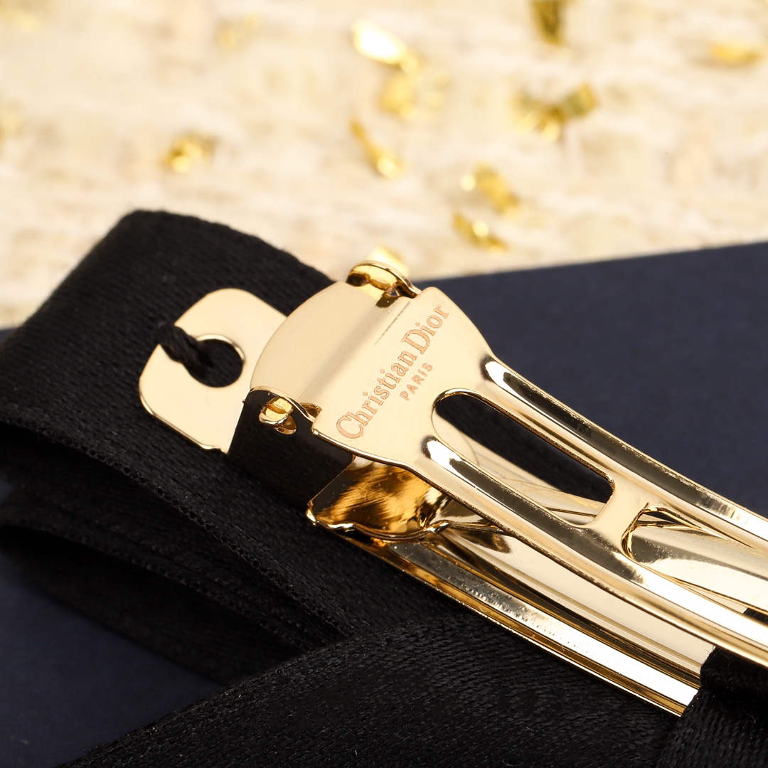 Dior Bow CD Letter Hairpin