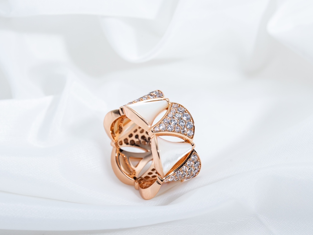 Bulgari Diva mica diamond ring