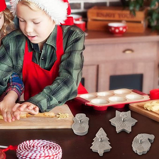 🍪🍪4 Piece Christmas Cookie Plastic Spring Cookie Mold Set