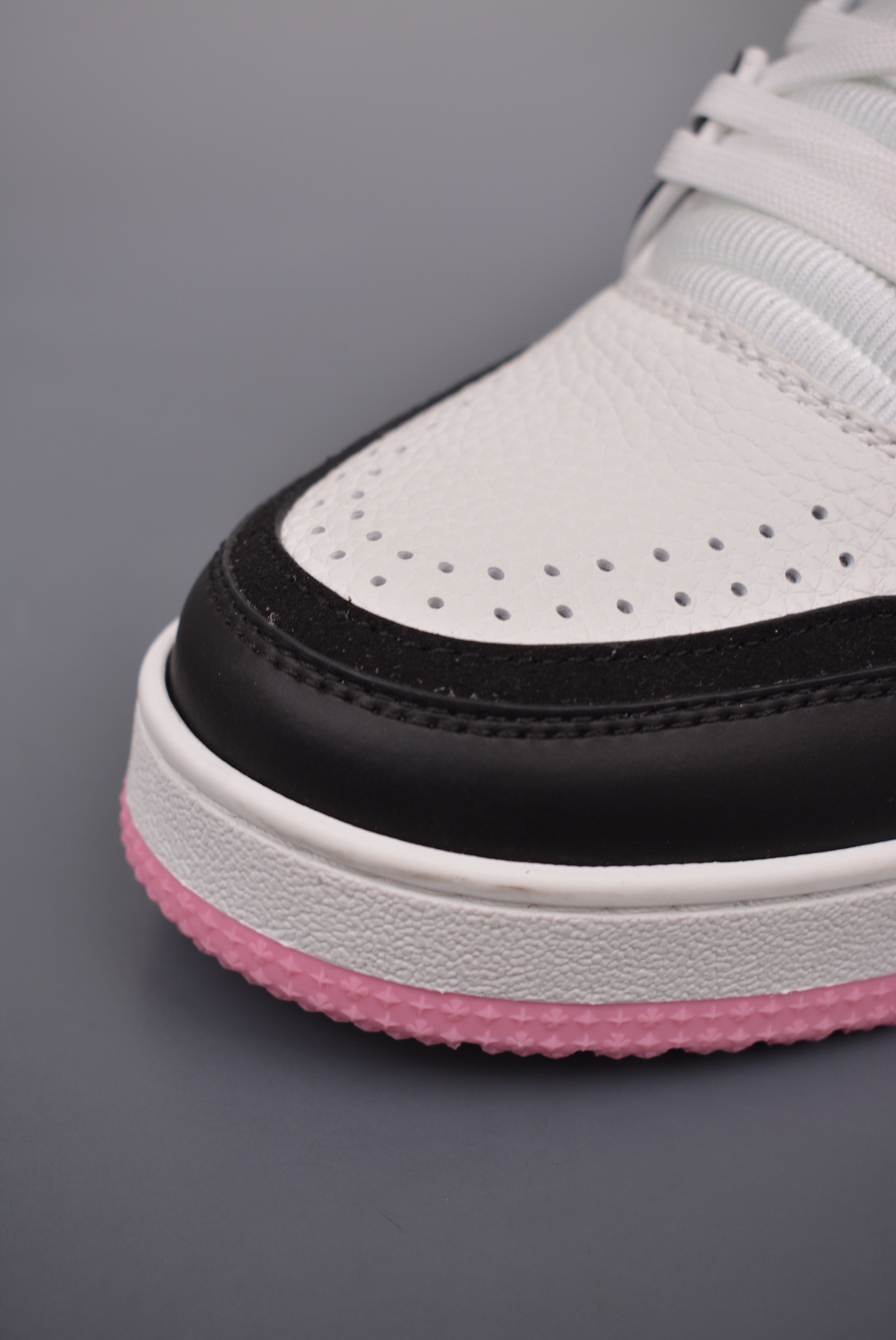 Louis Vuitton Trainer Sneaker Low Black, White and Pink Signature Edition 1ADE00