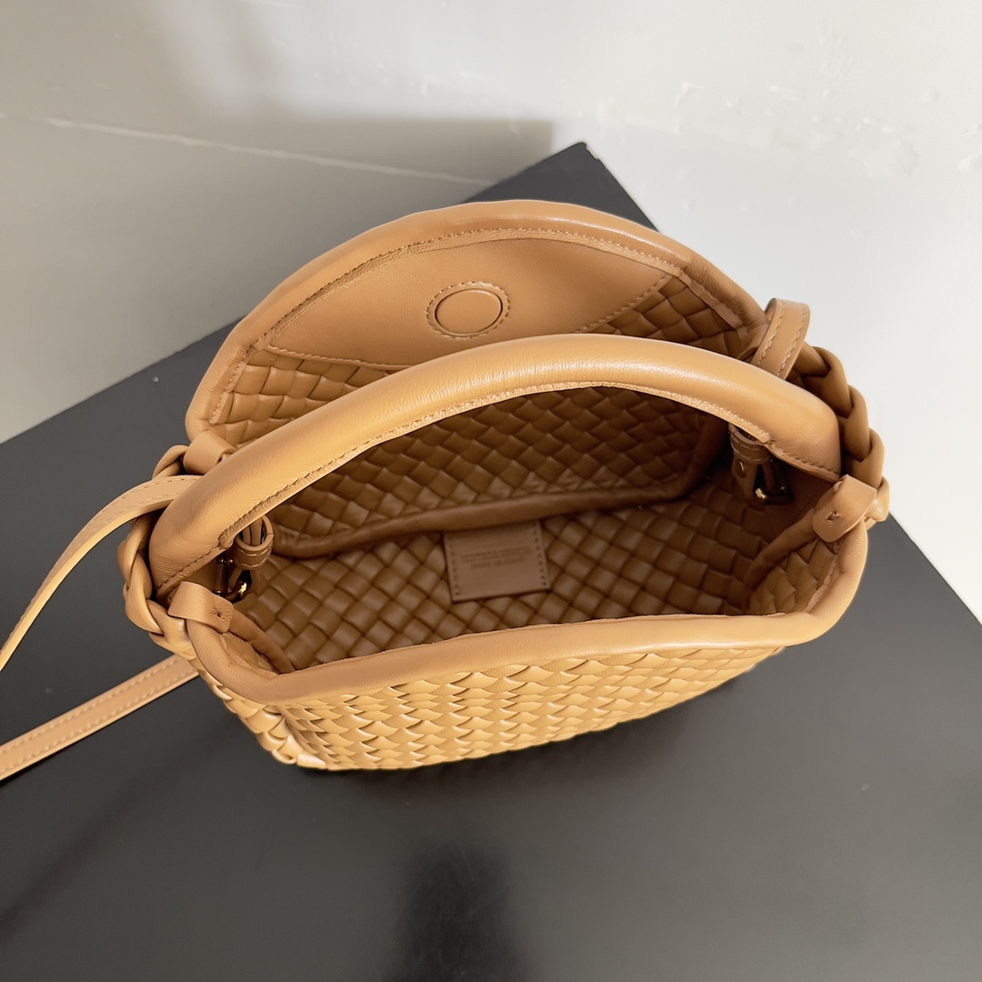 Bottega Veneta Cobble Mini Bag 805739