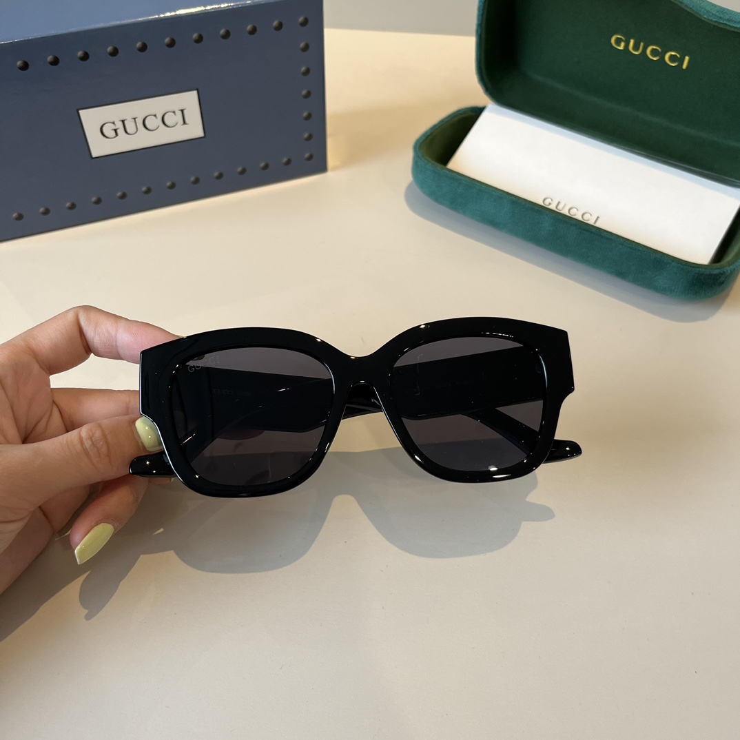 Gucci Round Frame Sunglasses