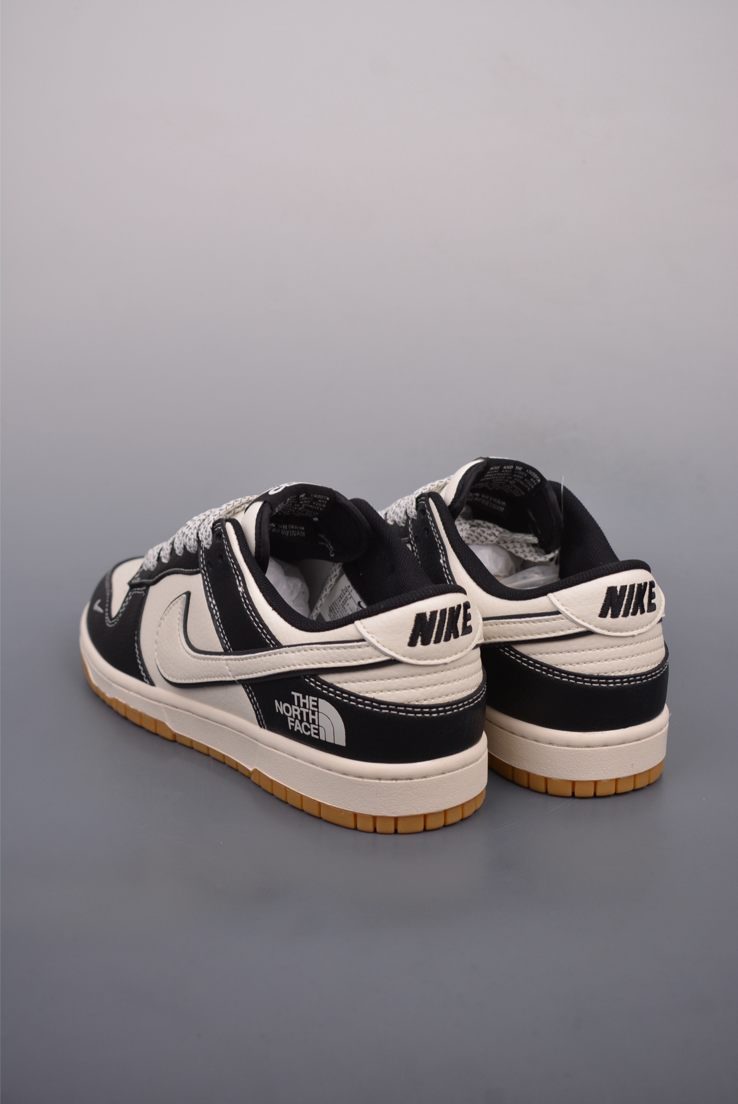 The North Face x Nike SB Dunk Low The North Face black, beige and white XX3168-119