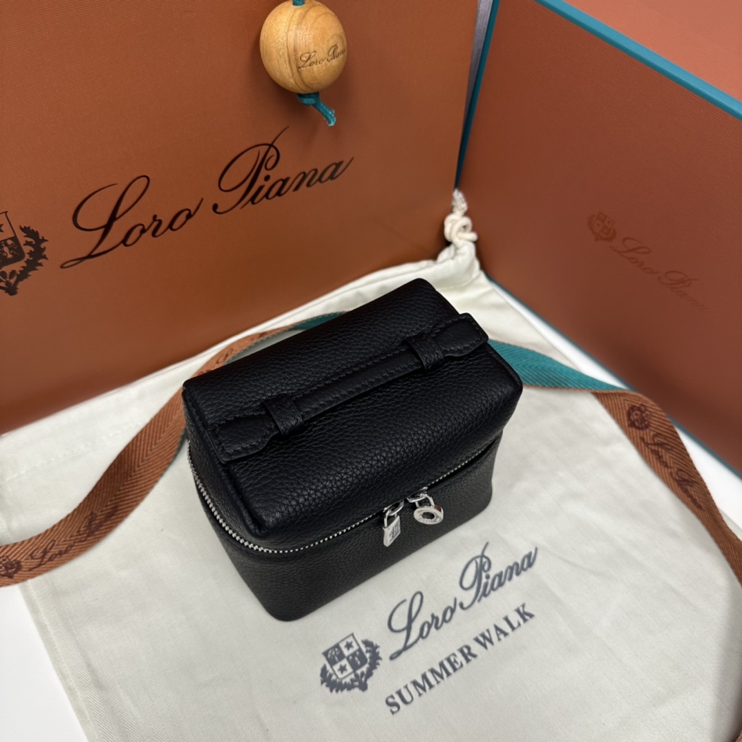 Loro Piana Lextra pocket bag