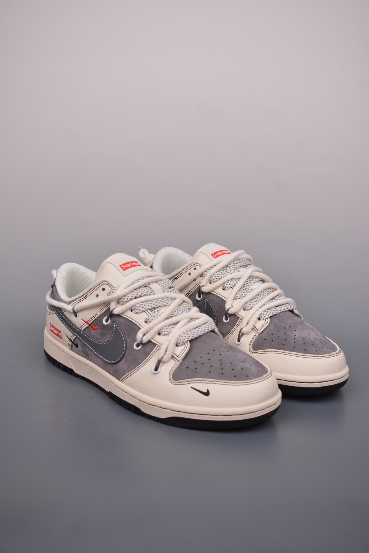 Supreme x Nike By You SB Dunk Low Retro SP Supreme Off-White Dark Grey YX5066-210