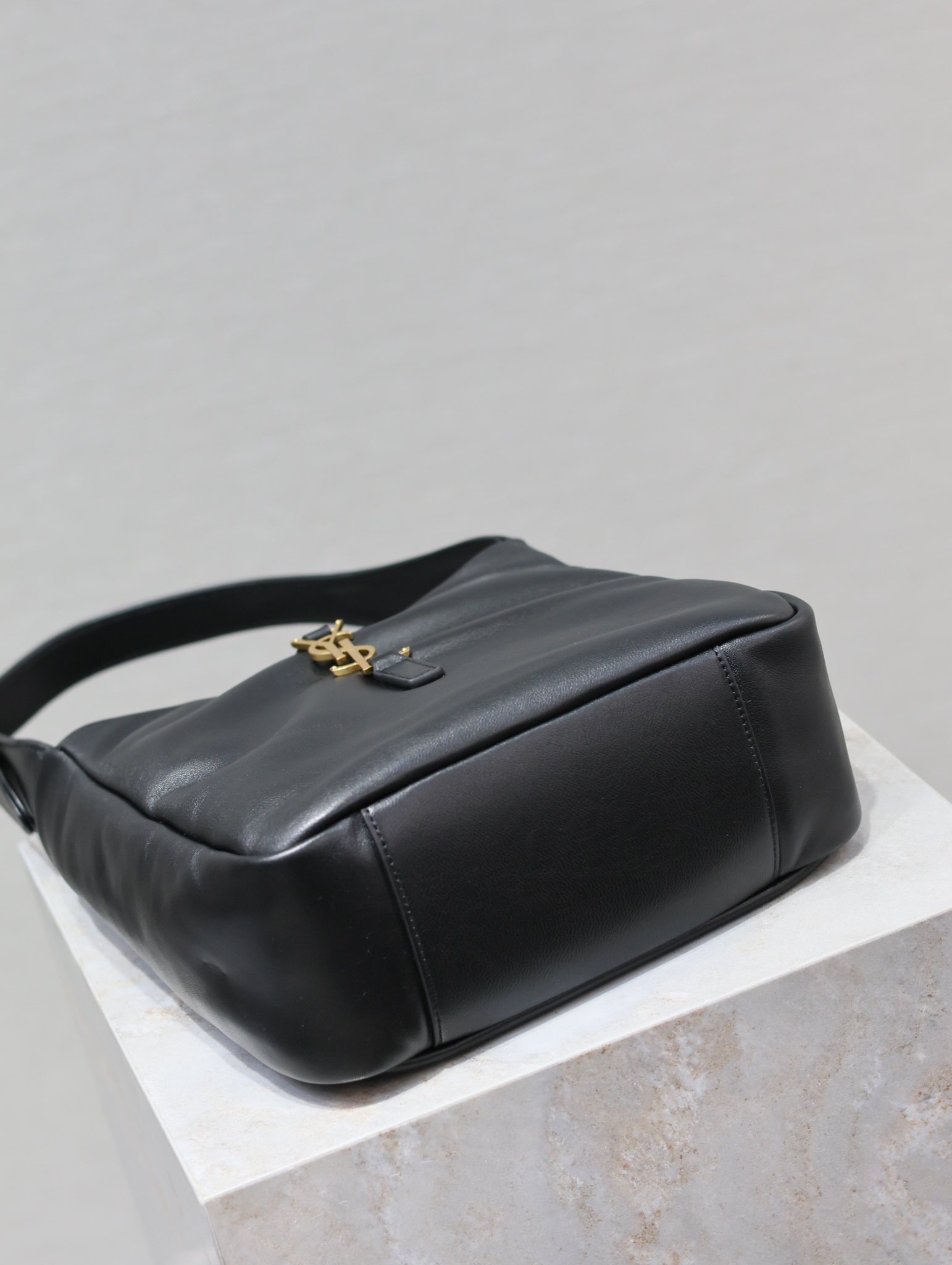 Yves Saint Laurent LE 5A7 Underarm Bag 713938