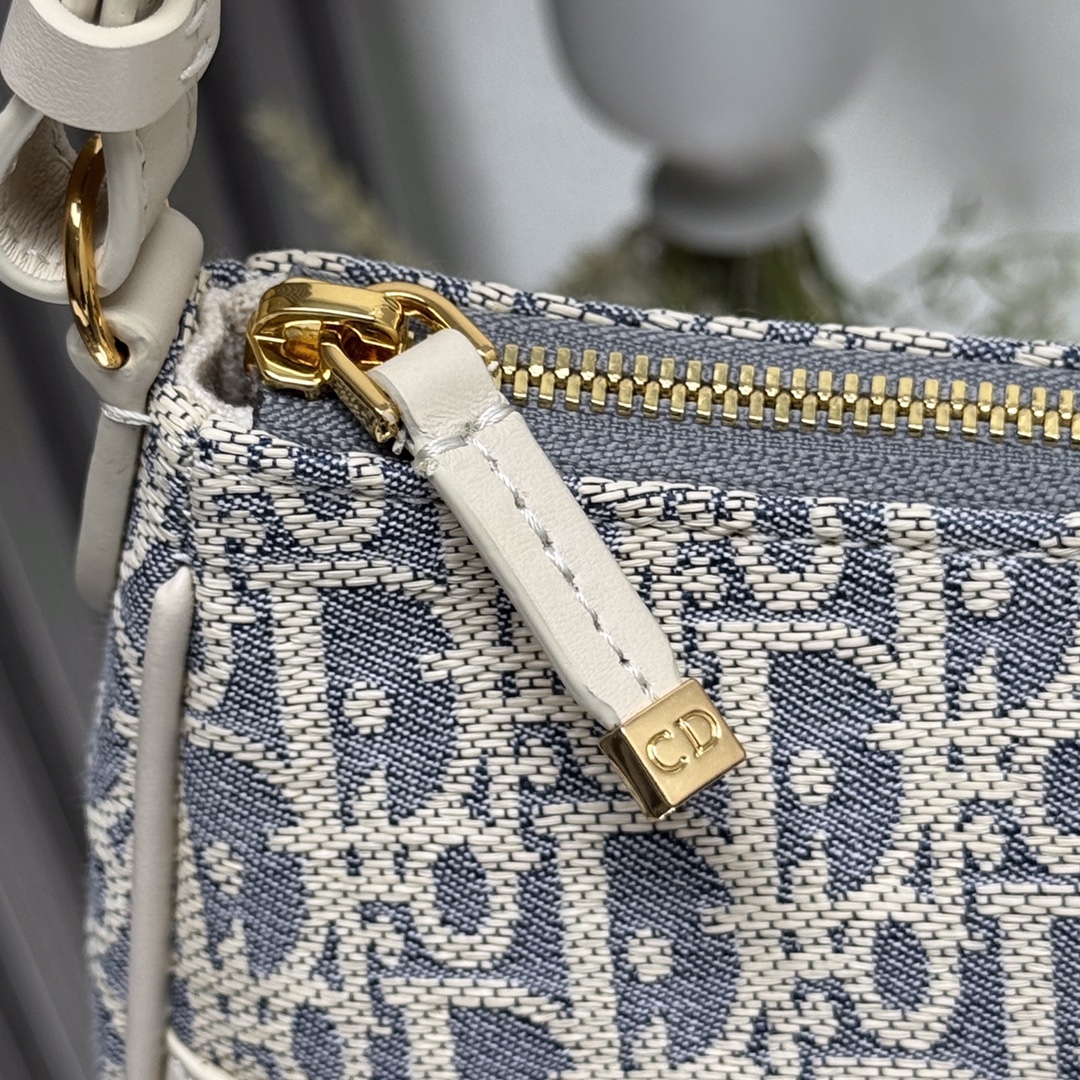 Dior 30Montaigne series mini handbag 2398
