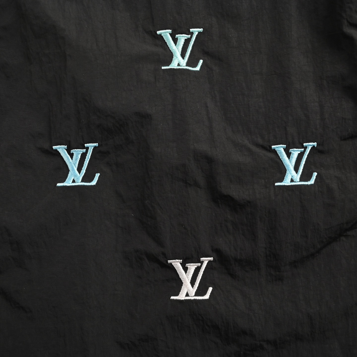 Louis Vuitton 25ss gradient embroidered small logo beach shorts