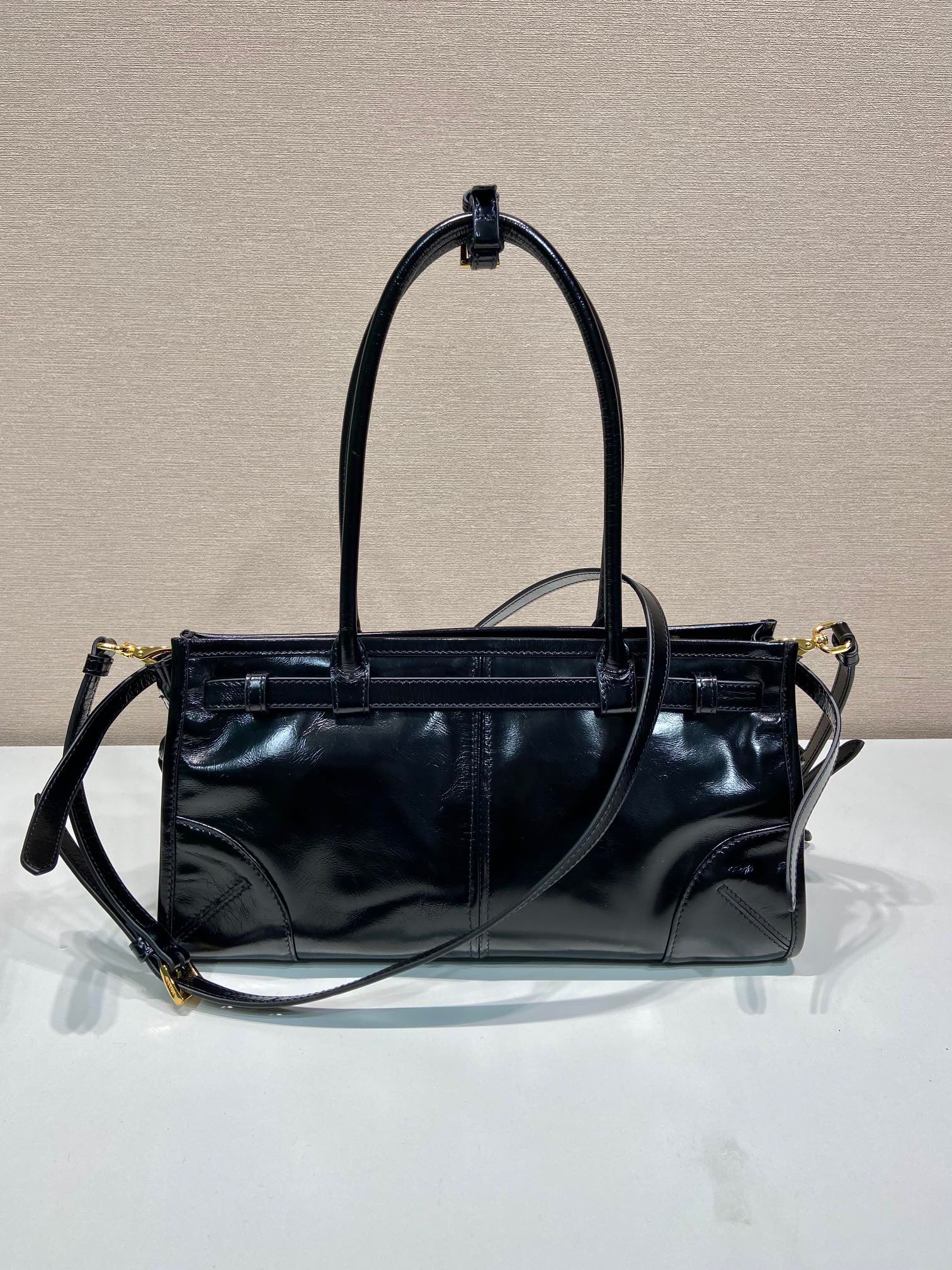 Prada lussolf patent leather handbag 1BA426